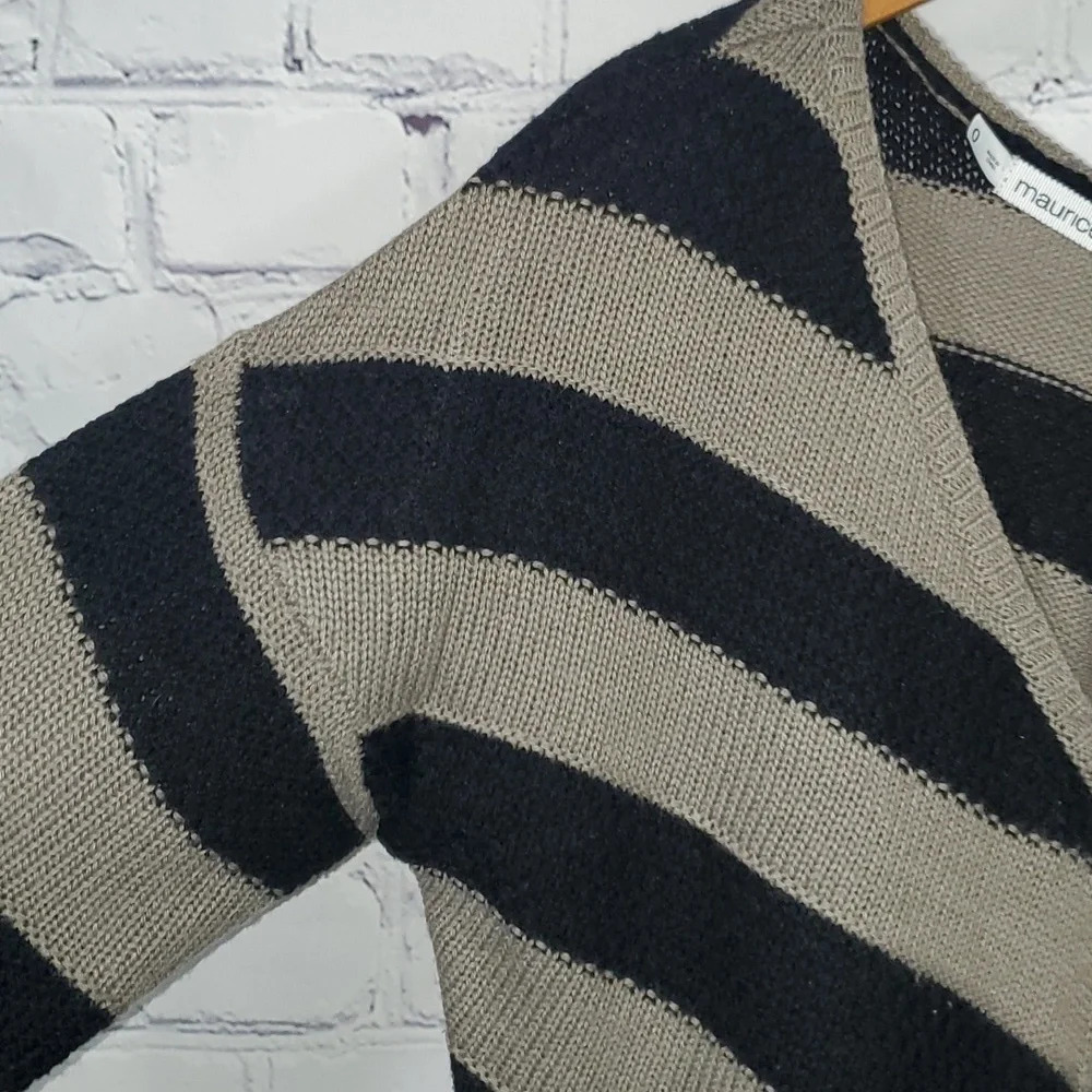 Striped Maurices V-neck Sweater Size 0 - Picture 2 of 9